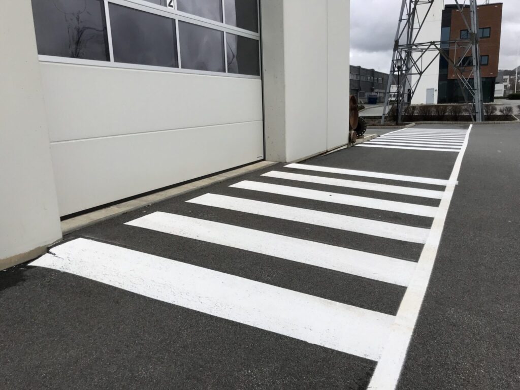 Veimerking på parkeringsplass